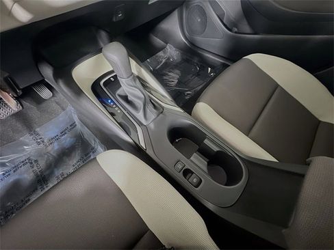 Used 2025 Toyota Corolla LE image 24