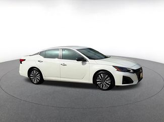 Used 2025 Nissan Altima 2.5 SV FWD video 2