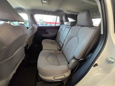 Used 2023 Toyota Highlander LE image 23