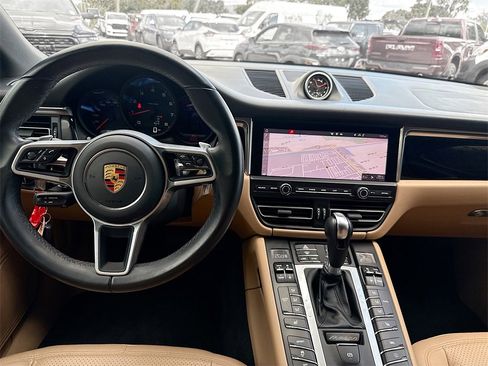 Used 2021 Porsche Macan image 24