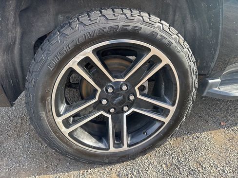 Used 2018 Chevrolet Tahoe LT image 19