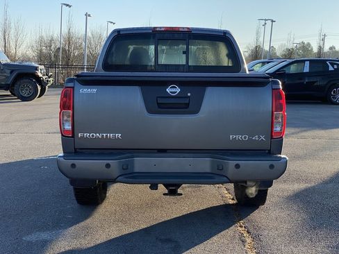Used 2019 Nissan Frontier PRO-4X image 6