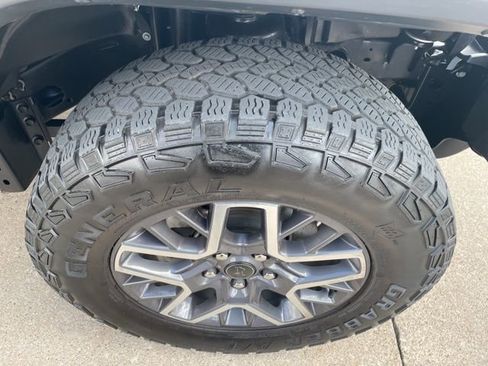 Used 2024 Jeep Wrangler Unlimited Sahara w/ Safety Group AWD/4WD image 16