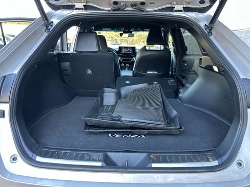 Used 2021 Toyota Venza XLE image 12