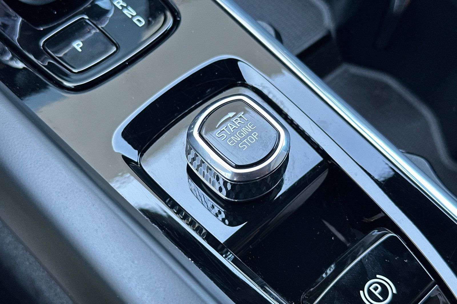 Certified 2026 Volvo XC60 B5 Plus AWD/4WD image 27