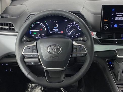 Used 2025 Toyota Sienna XLE image 21