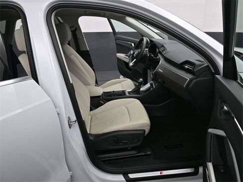 Certified 2025 Audi Q3 2.0T Premium w/ Convenience Package image 35