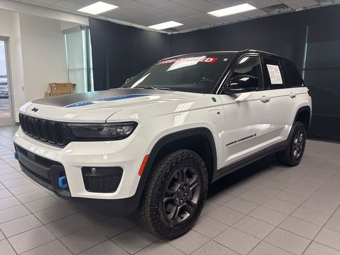 Used 2024 Jeep Grand Cherokee Trailhawk w/ Luxury Tech Group III AWD/4WD image 10