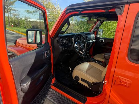 Used 2018 Jeep Wrangler Unlimited Sahara image 11