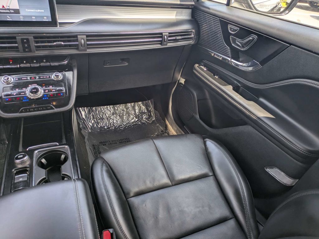Used 2022 Lincoln Corsair AWD w/ Premium Package image 19