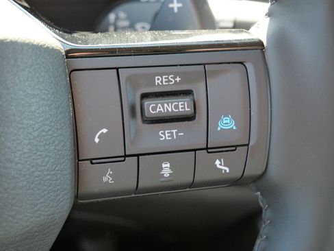 Used 2025 Nissan Rogue SL w/ Tech Package image 32