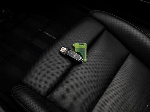 Used 2015 Porsche 911 Turbo image 92