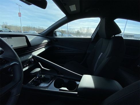 New 2025 Hyundai Elantra SEL image 22