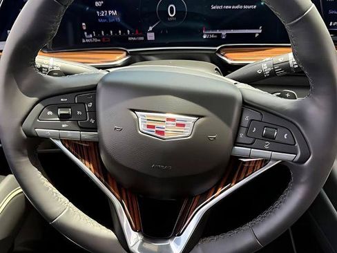 Used 2022 Cadillac Escalade Premium Luxury AWD/4WD image 9