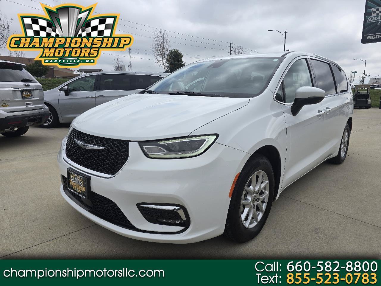 Used 2023 Chrysler Pacifica Touring-L FWD image 1