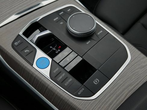 Used 2025 BMW i4 eDrive40 image 15