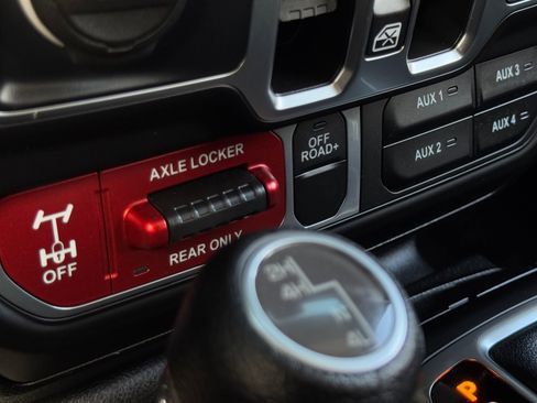 Used 2025 Jeep Wrangler Unlimited Sport AWD/4WD image 34