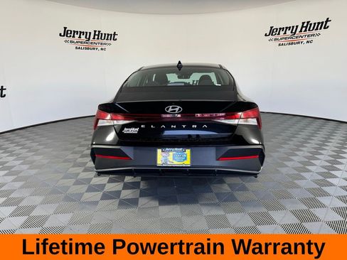 Used 2024 Hyundai Elantra SEL image 7