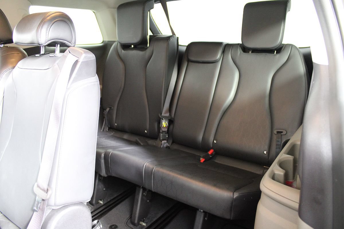 Used 2025 Kia Carnival FWD image 42