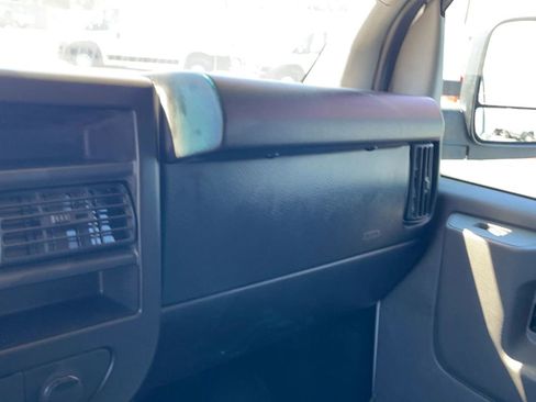 Used 2013 Chevrolet Express 2500 RWD image 16