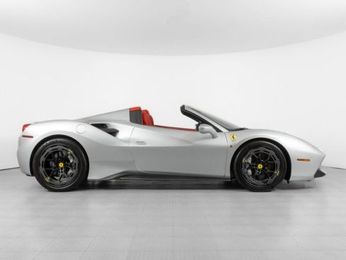 Used 2018 Ferrari 488 Spider image 8
