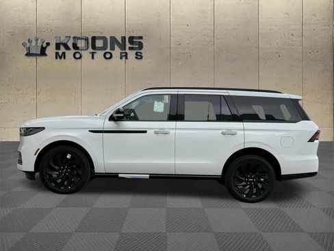 New 2026 Lincoln Navigator Reserve AWD/4WD image 2