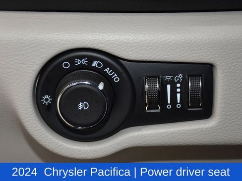 Used 2024 Chrysler Pacifica Touring-L image 9