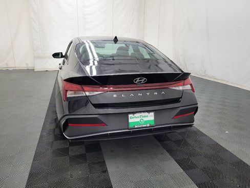 Used 2024 Hyundai Elantra SE FWD image 6