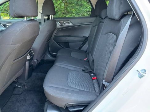 Used 2025 Kia Sportage LX FWD image 31