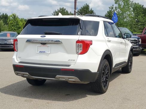 Certified 2022 Ford Explorer XLT w/ Equipment Group 202A AWD/4WD image 4
