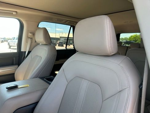 Used 2024 Ford Expedition Limited AWD/4WD image 13