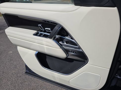 New 2026 Land Rover Range Rover Long Wheelbase SE image 26