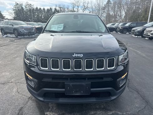 Used 2018 Jeep Compass Latitude w/ Cold Weather Group image 8