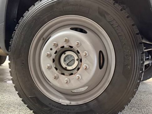 Used 2015 Ford F550 4x4 Regular Cab Super Duty image 8