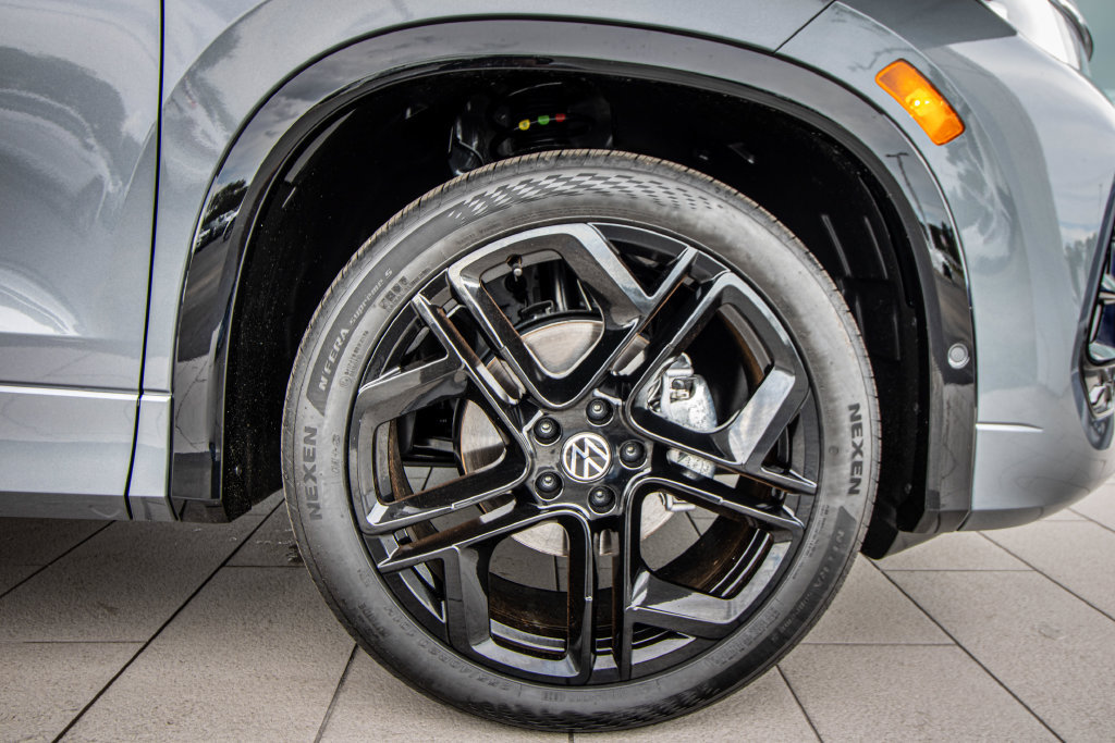 New 2026 Volkswagen Tiguan SE R-Line FWD image 5