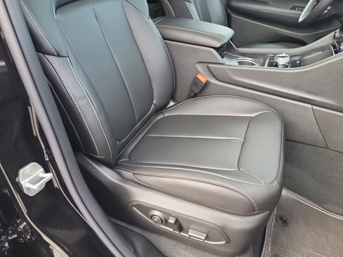 New 2025 Jeep Grand Cherokee L Limited w/ Black Appearance Package AWD/4WD image 23