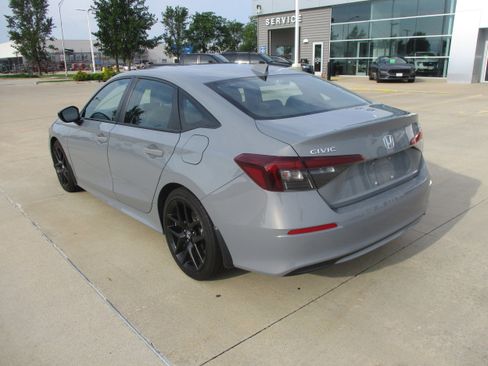 Used 2025 Honda Civic Sport image 4