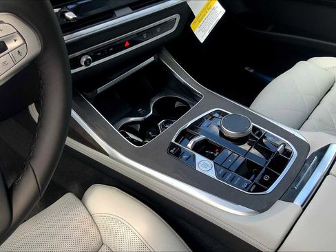 Used 2026 BMW X7 xDrive40i image 8