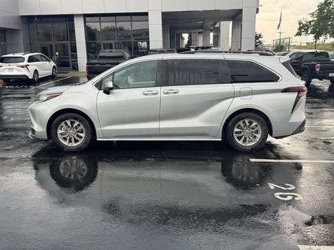 Used 2023 Toyota Sienna LE AWD/4WD image 8