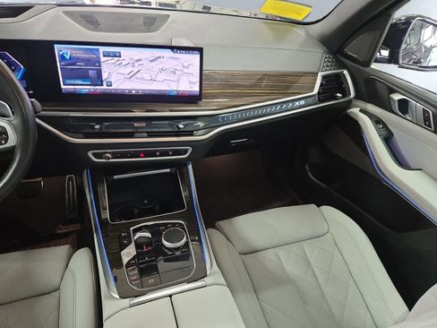 Used 2025 BMW X5 xDrive40i w/ M Sport Package AWD/4WD image 17