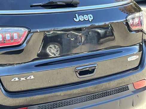 Used 2024 Jeep Compass Latitude image 10