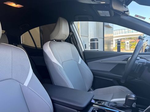 Used 2025 Toyota Camry SE image 30