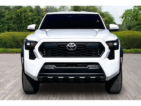 Used 2025 Toyota Tacoma TRD Off-Road AWD/4WD image 2
