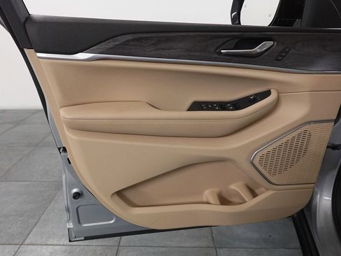 Used 2022 Jeep Grand Cherokee L Limited image 7