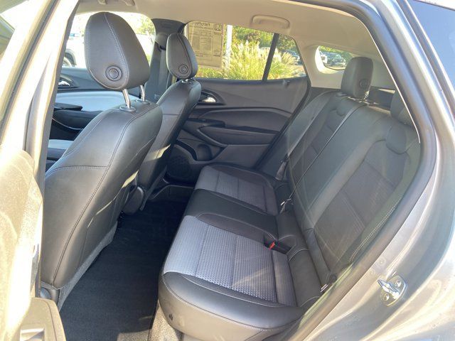 Used 2024 Chevrolet Trax LT w/ Driver Confidence Package FWD image 19
