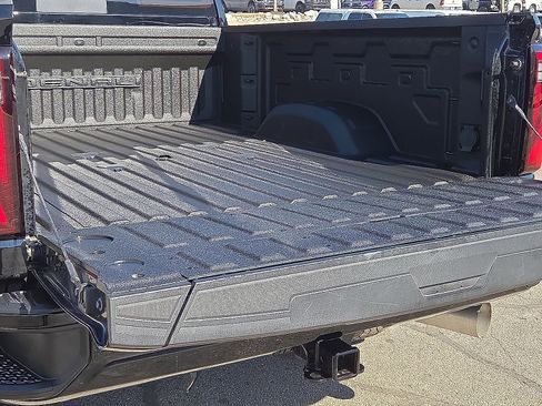 Used 2024 GMC Sierra 2500 Denali Ultimate image 9