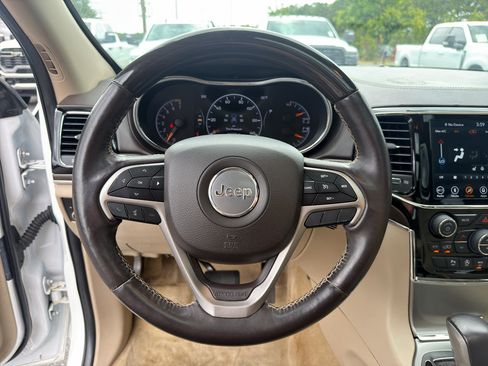 Used 2019 Jeep Grand Cherokee Overland AWD/4WD image 14