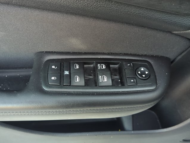 Used 2015 Chrysler 200 Limited w/ Convenience Group FWD image 8