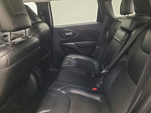 Used 2019 Jeep Cherokee Latitude Plus image 18