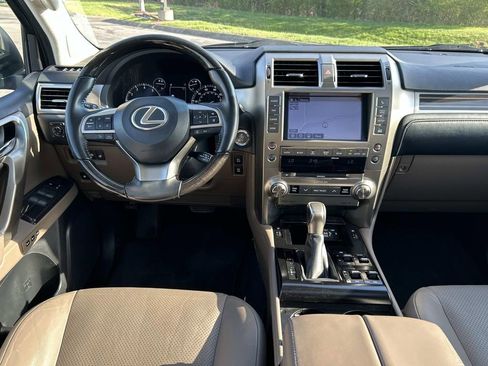 Used 2020 Lexus GX 460 Luxury w/ Accessory Package image 17